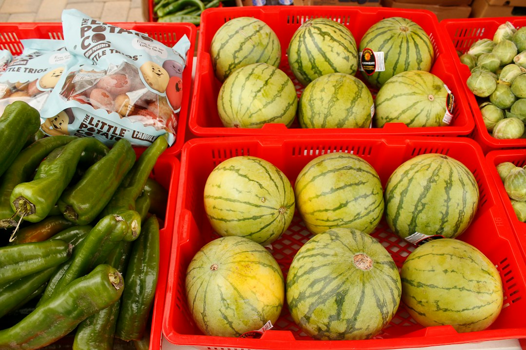 حاصلات زراعية وبطيخ وفلفل طازج